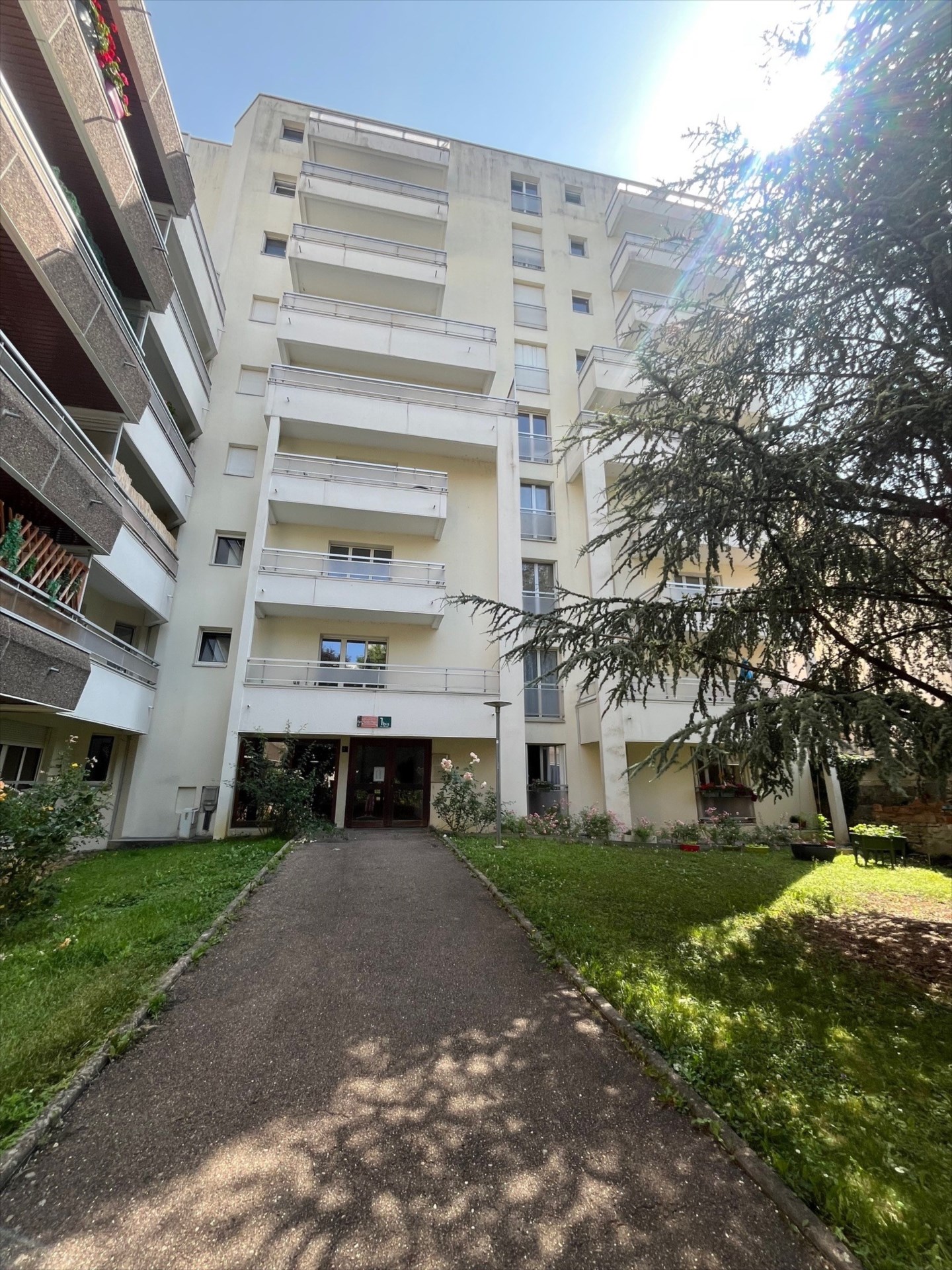 Quartier ARTEM/Parc Sainte Marie – F1 meublé avec stationnement