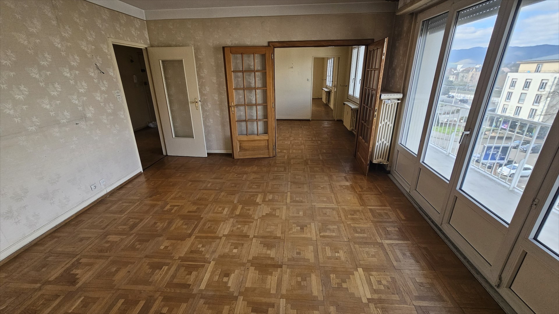 AU CENTRE – T5 TRAVERSANT AVEC BALCONS