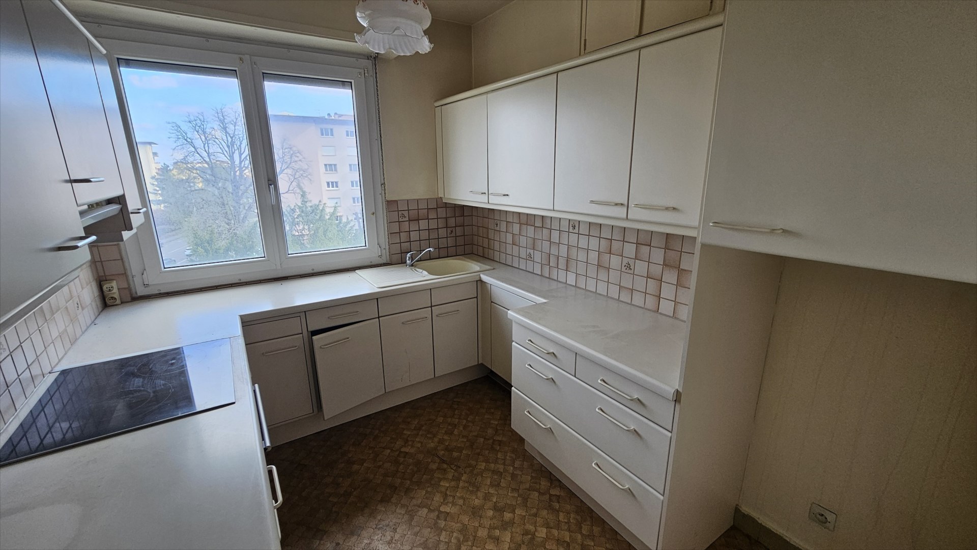 AU CENTRE – T5 TRAVERSANT AVEC BALCONS