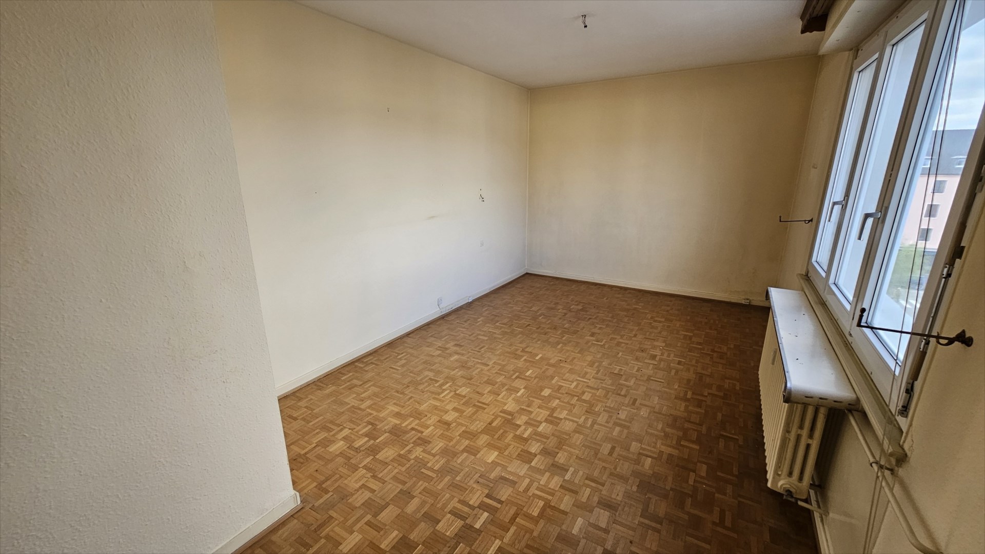 AU CENTRE – T5 TRAVERSANT AVEC BALCONS