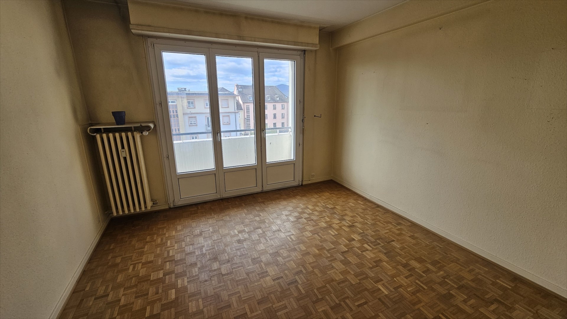 AU CENTRE – T5 TRAVERSANT AVEC BALCONS