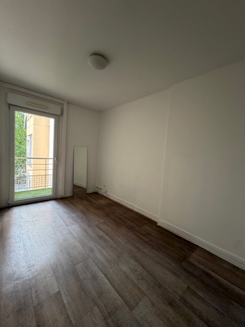 Local 4 espaces de consultation/Appartement 3 pièces avec garage- COLMAR Centre