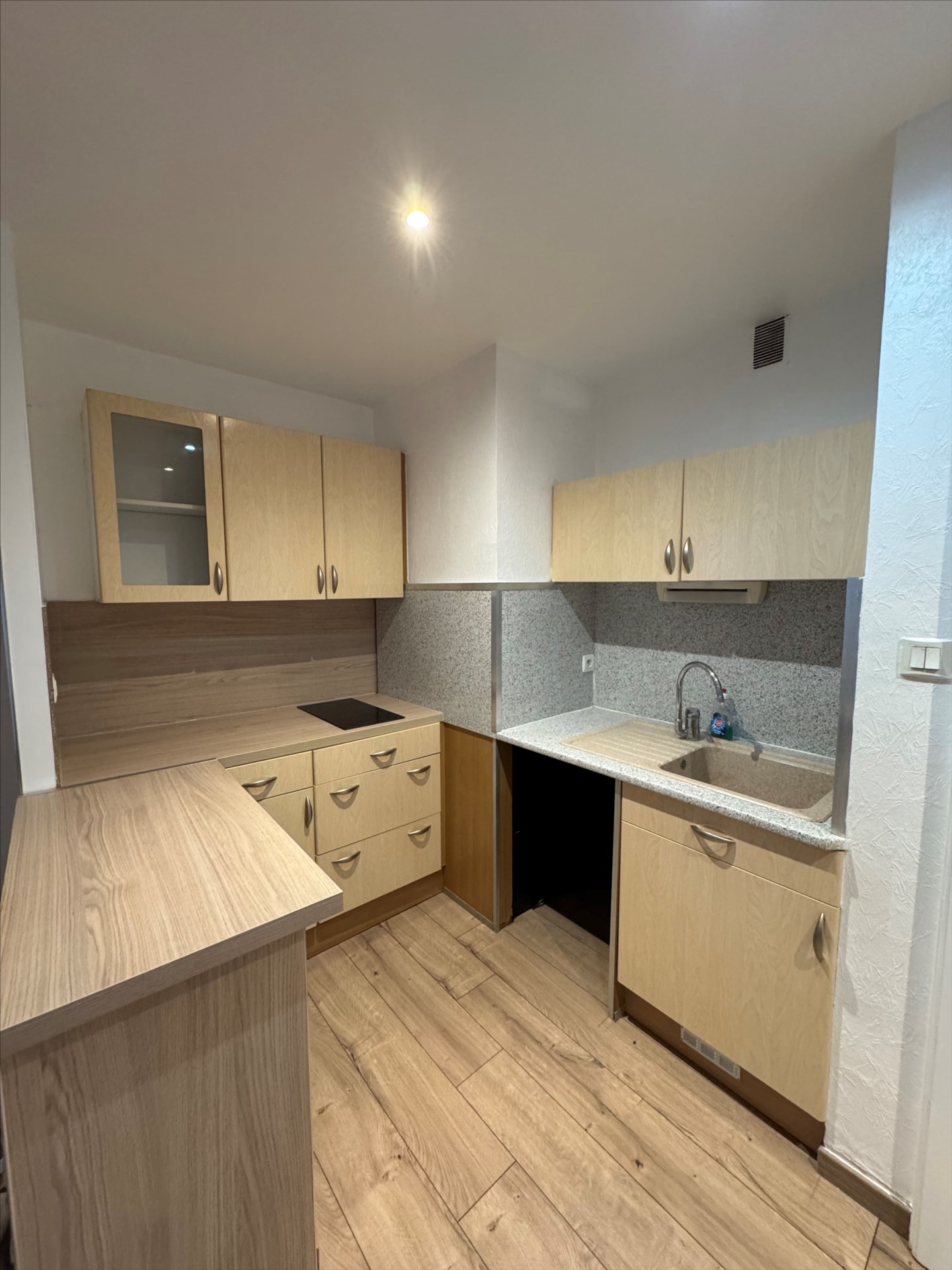 Lumineux studio au rez-de-chaussée – COLMAR