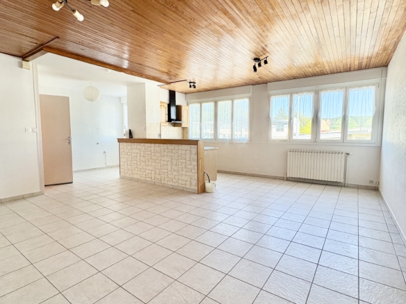 MAISON DE VILLE 4 PIÈCES AVEC GARAGE – CUSTINES