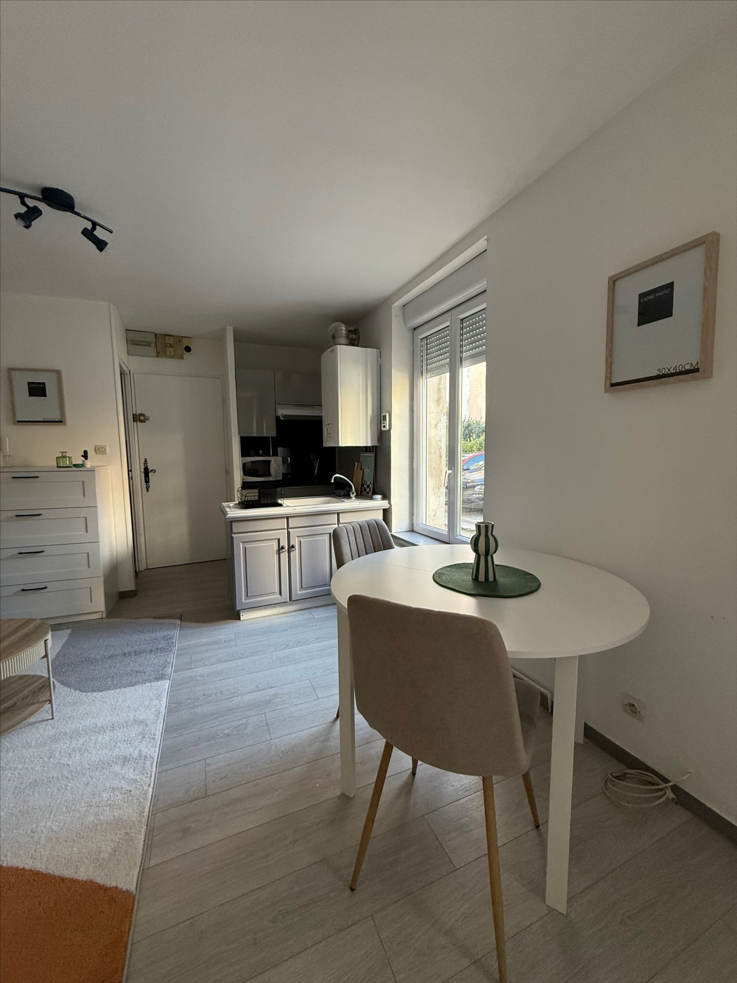 Rue mon désert , agréable F1bis rénové et meublé -NANCY