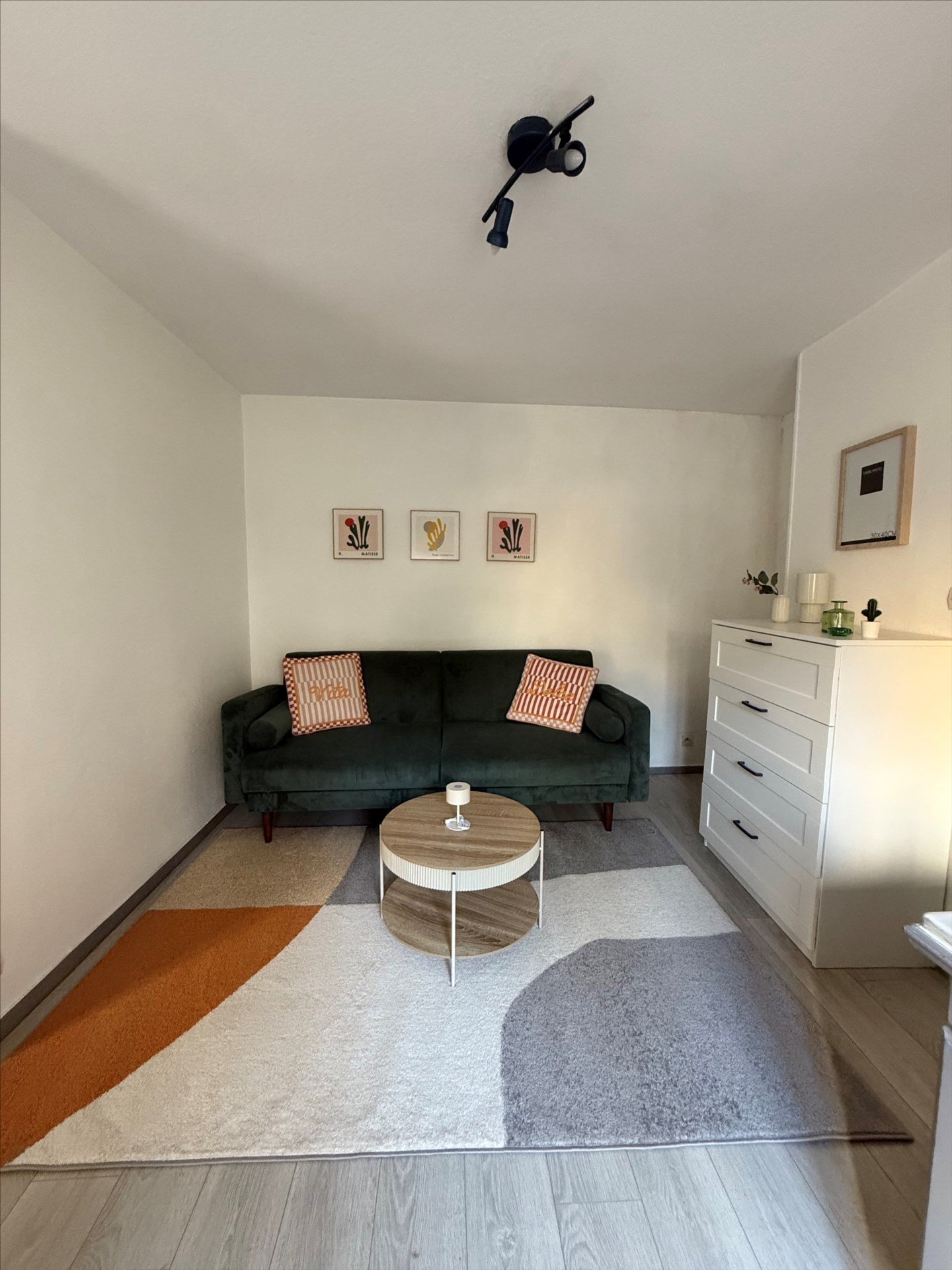 Rue mon désert , agréable F1bis rénové et meublé -NANCY