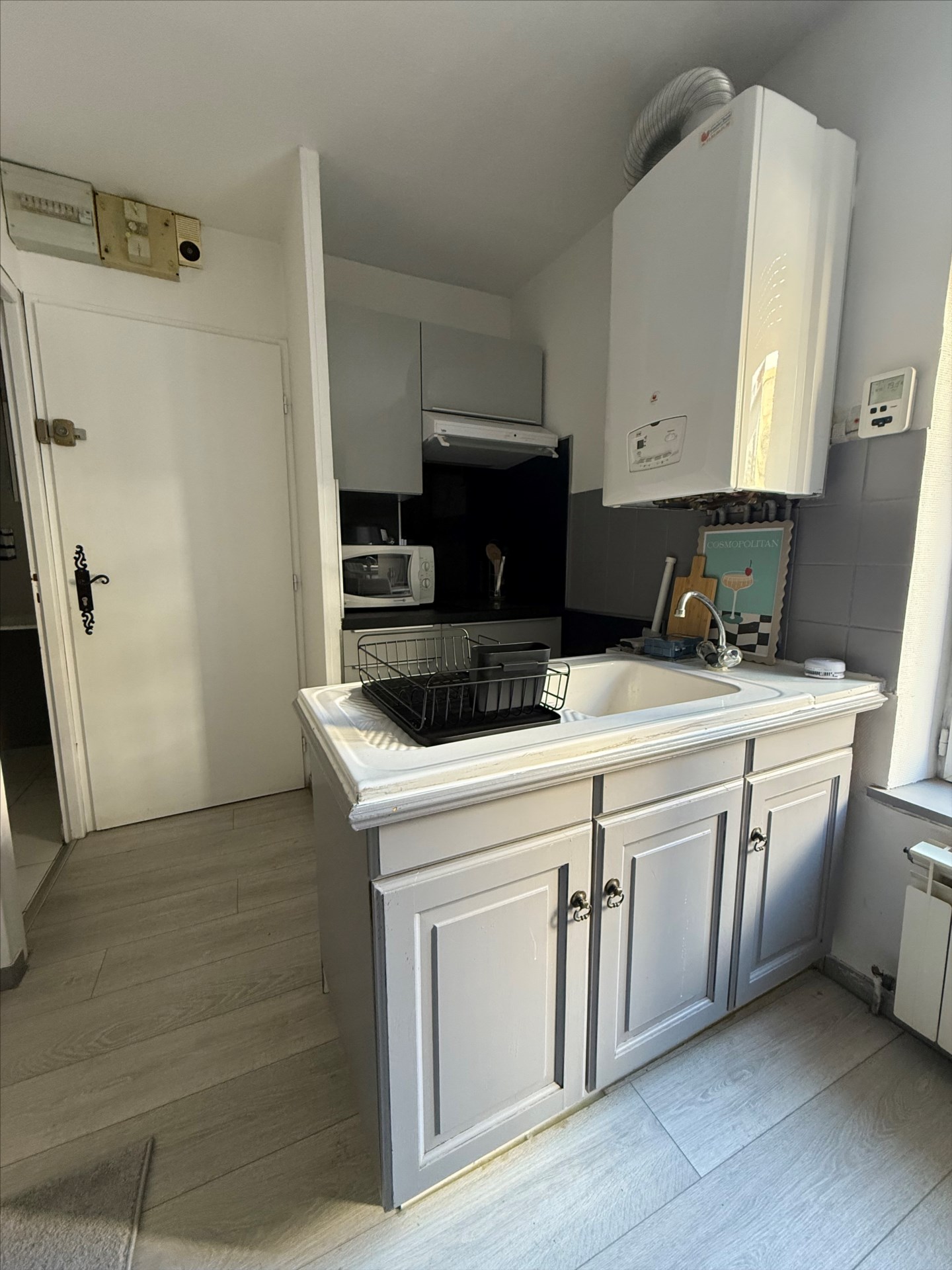 Rue mon désert , agréable F1bis rénové et meublé -NANCY