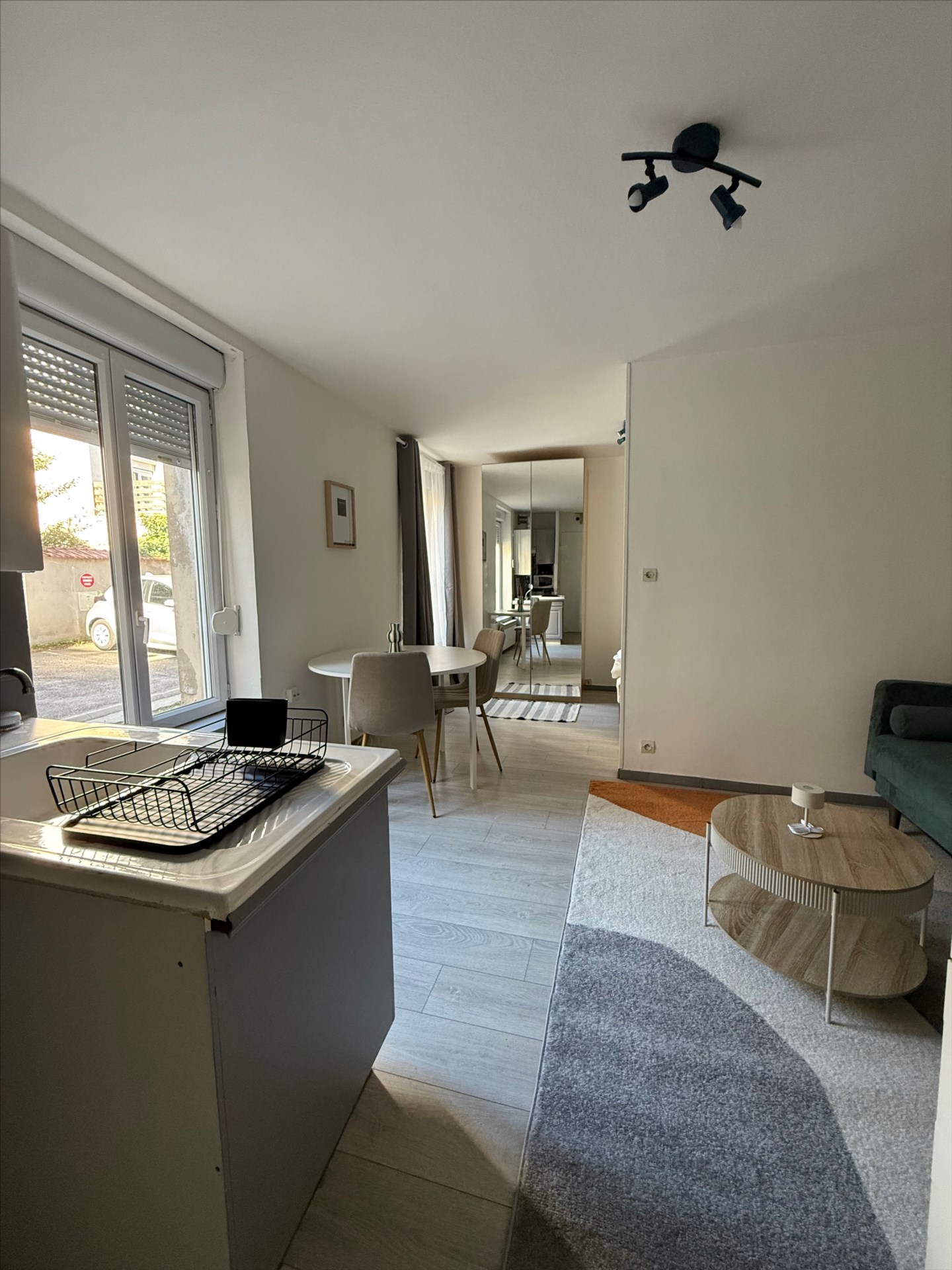 Rue mon désert , agréable F1bis rénové et meublé -NANCY