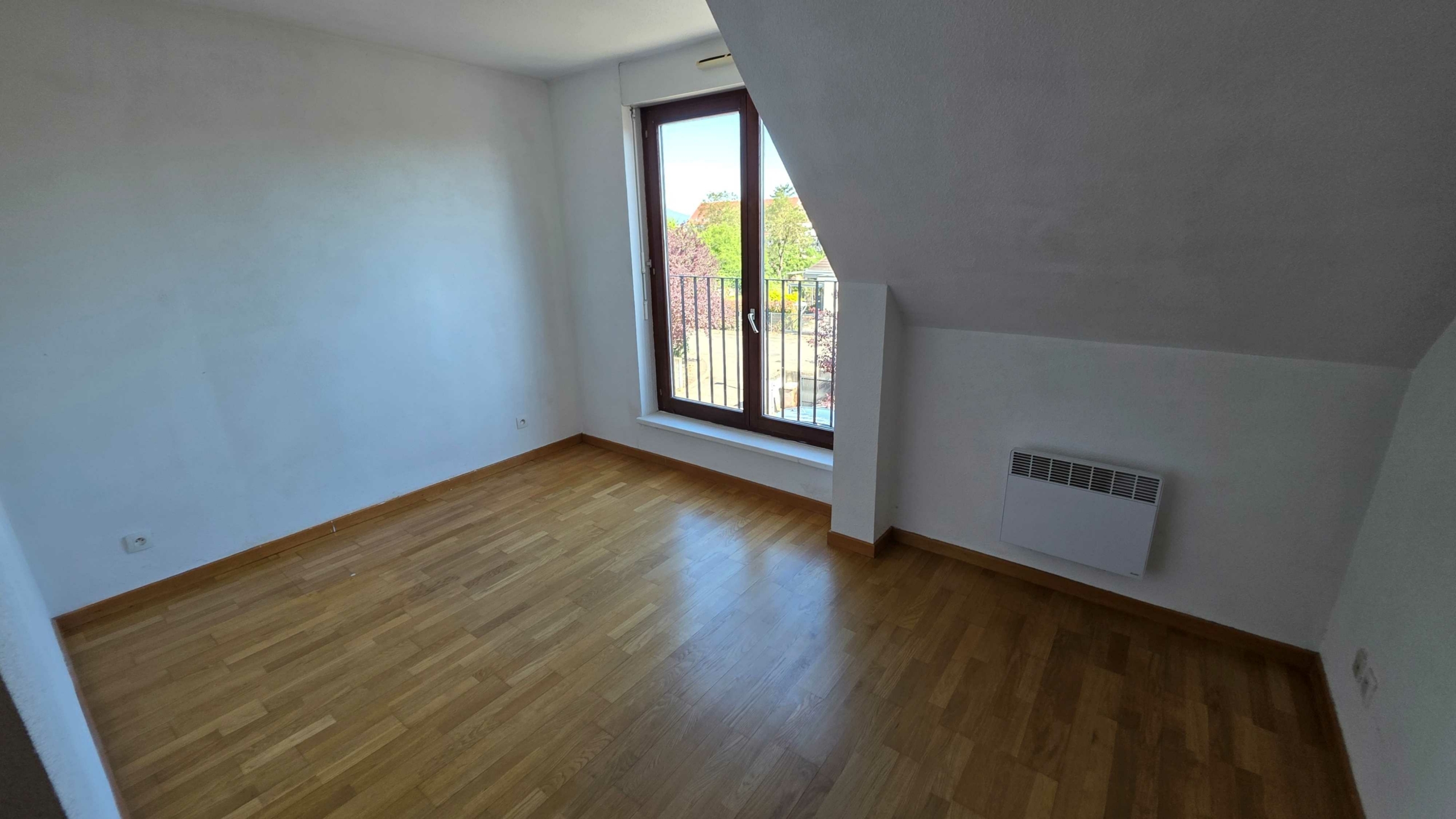 T3 TRAVERSANT EN DERNIER ETAGE