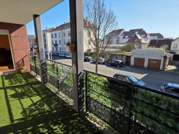 T4 D’ANGLE AVEC TERRASSES ET BOX