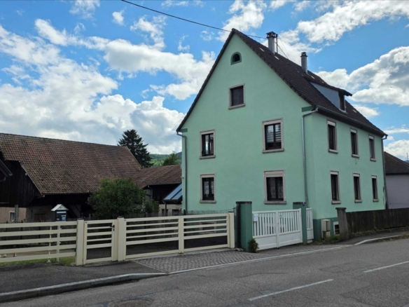 IMMEUBLE + GRANGE SUR 10 ARES