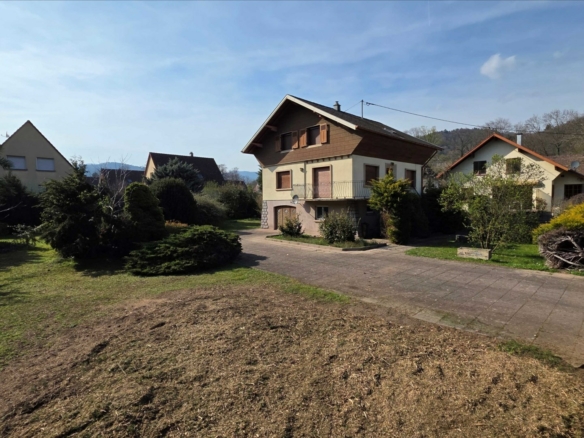 MAISON T6 135 M² SUR 15 ARES