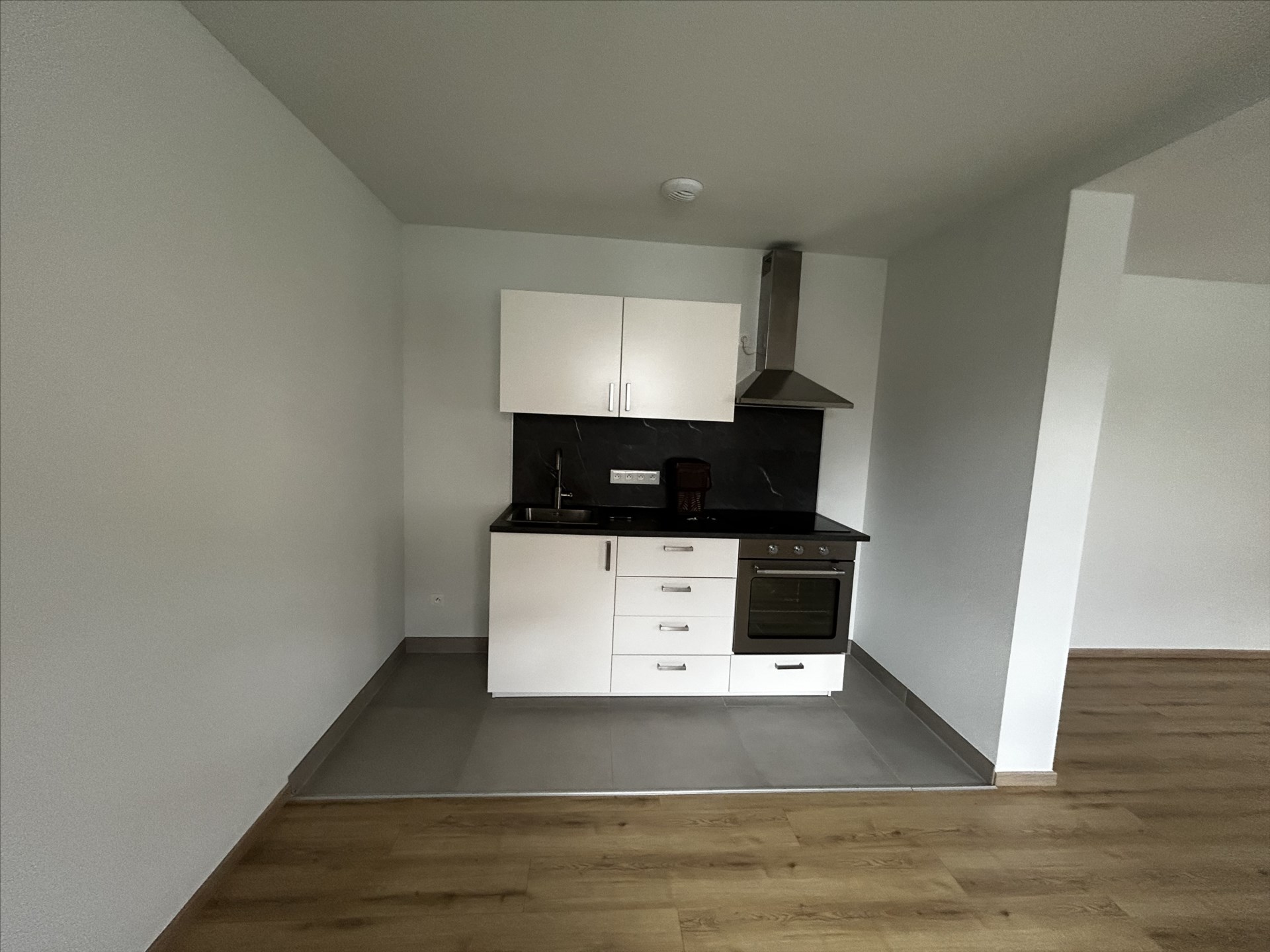 Charmant 2 pièces avec garage & cour commune – OBERENTZEN