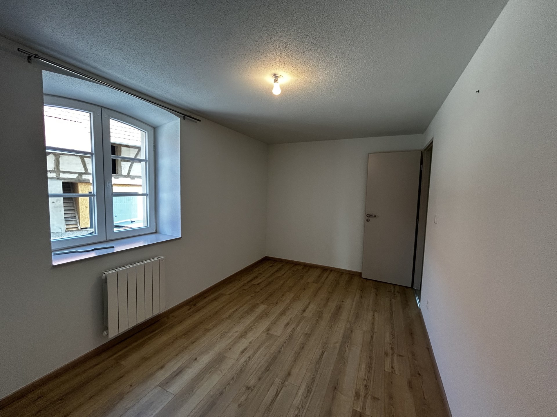 Charmant 2 pièces avec garage & cour commune – OBERENTZEN