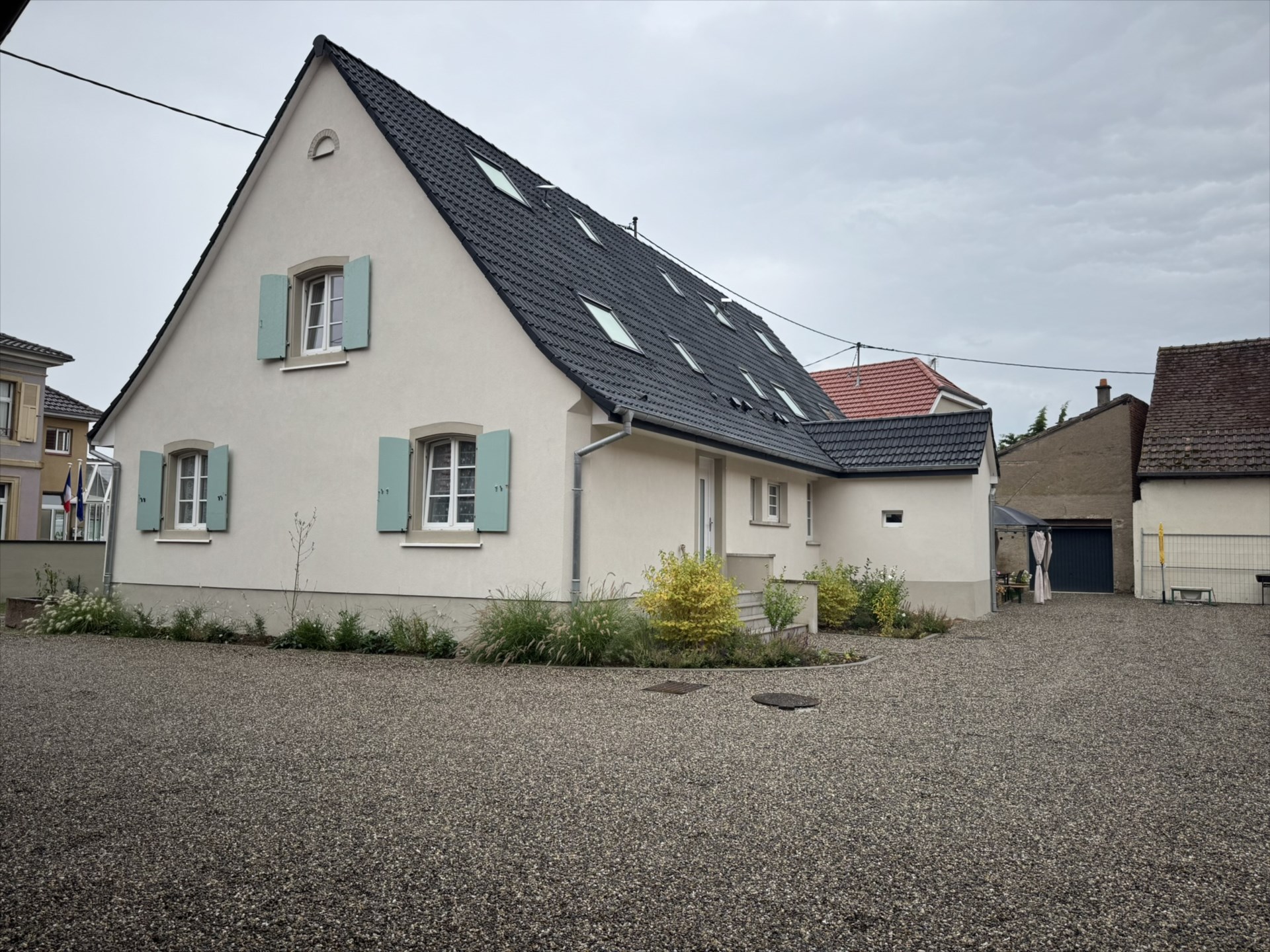 Charmant 2 pièces avec garage & cour commune – OBERENTZEN