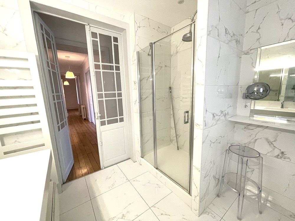 NANCY CENTRE GARE – F6 SPACIEUX AVEC BALCON, SUITE PARENTALE ET PARKING POSSIBLE