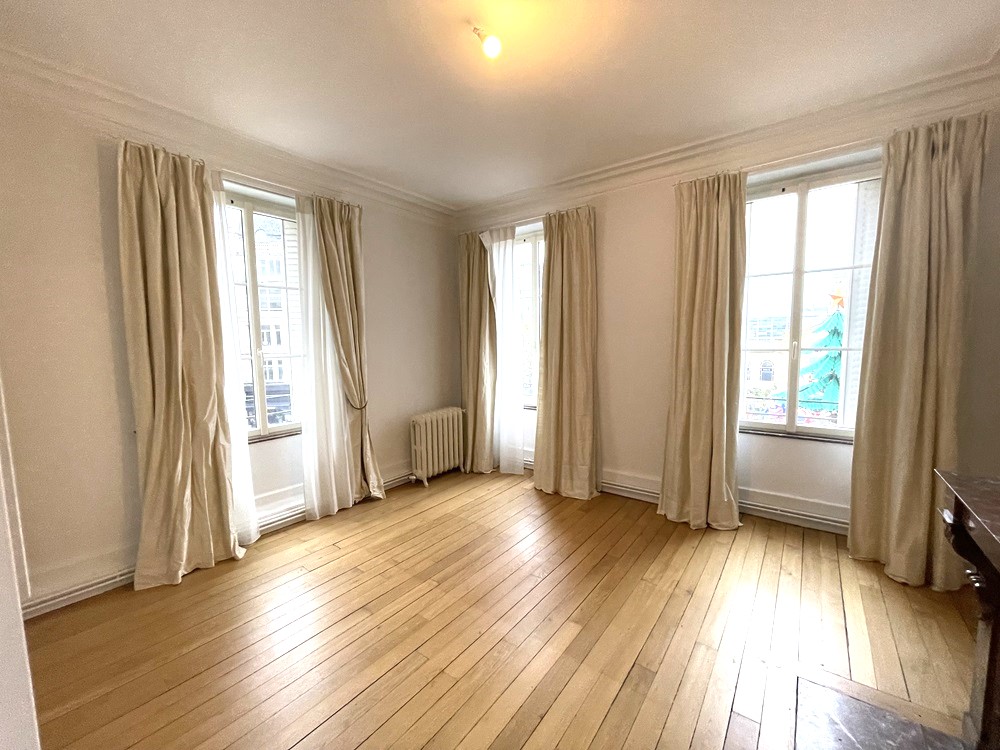 NANCY CENTRE GARE – F6 SPACIEUX AVEC BALCON, SUITE PARENTALE ET PARKING POSSIBLE