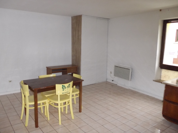 LANEUVEVILLE – STUDIO AVEC COIN CUISINE EQUIPE