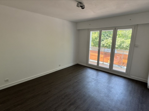 FAC DE LETTRE, T2 avec balcon et parking