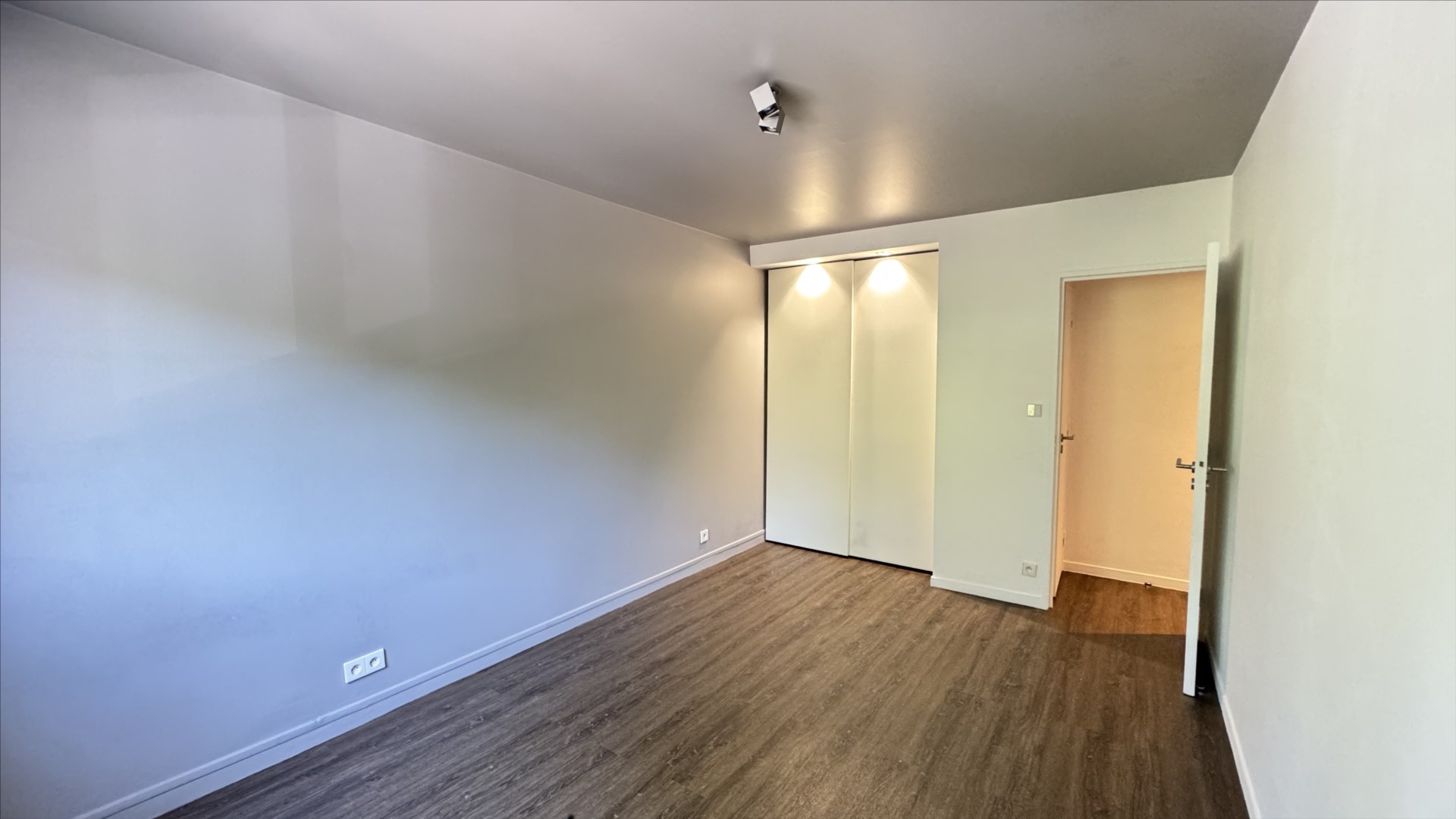 FAC DE LETTRE, T2 avec balcon et parking