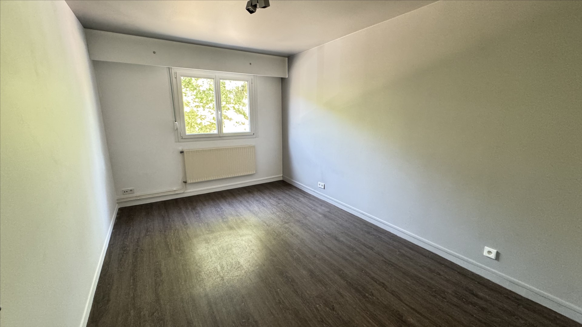 FAC DE LETTRE, T2 avec balcon et parking