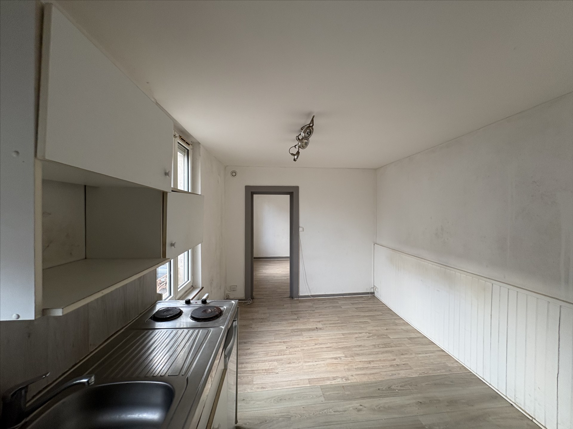 DEUX PIECES A RENOVER 27M²