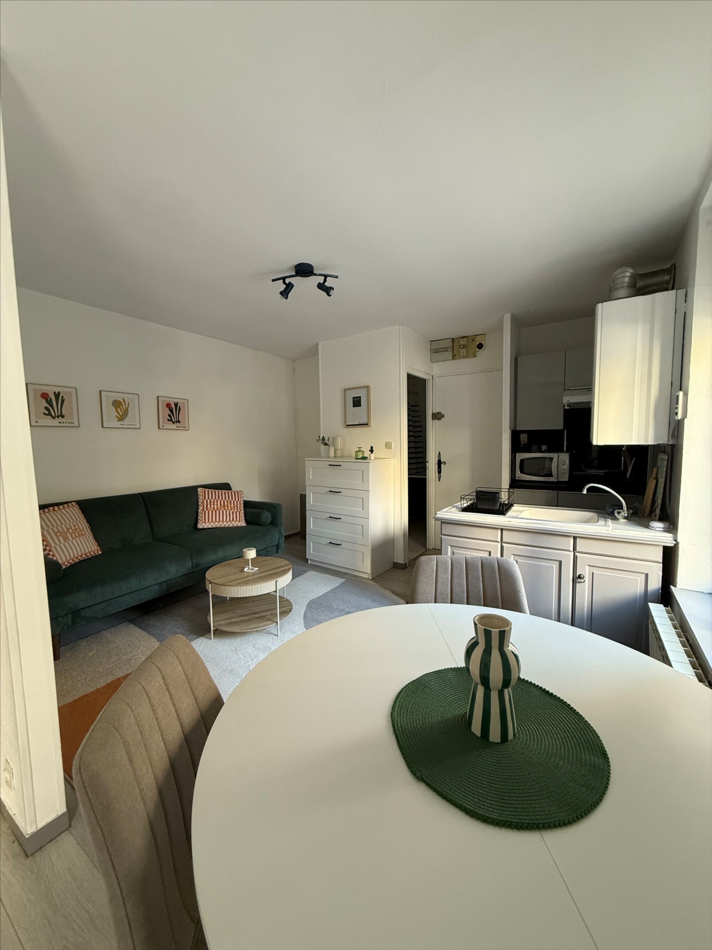Rue mon désert , agréable F1bis rénové et meublé -NANCY