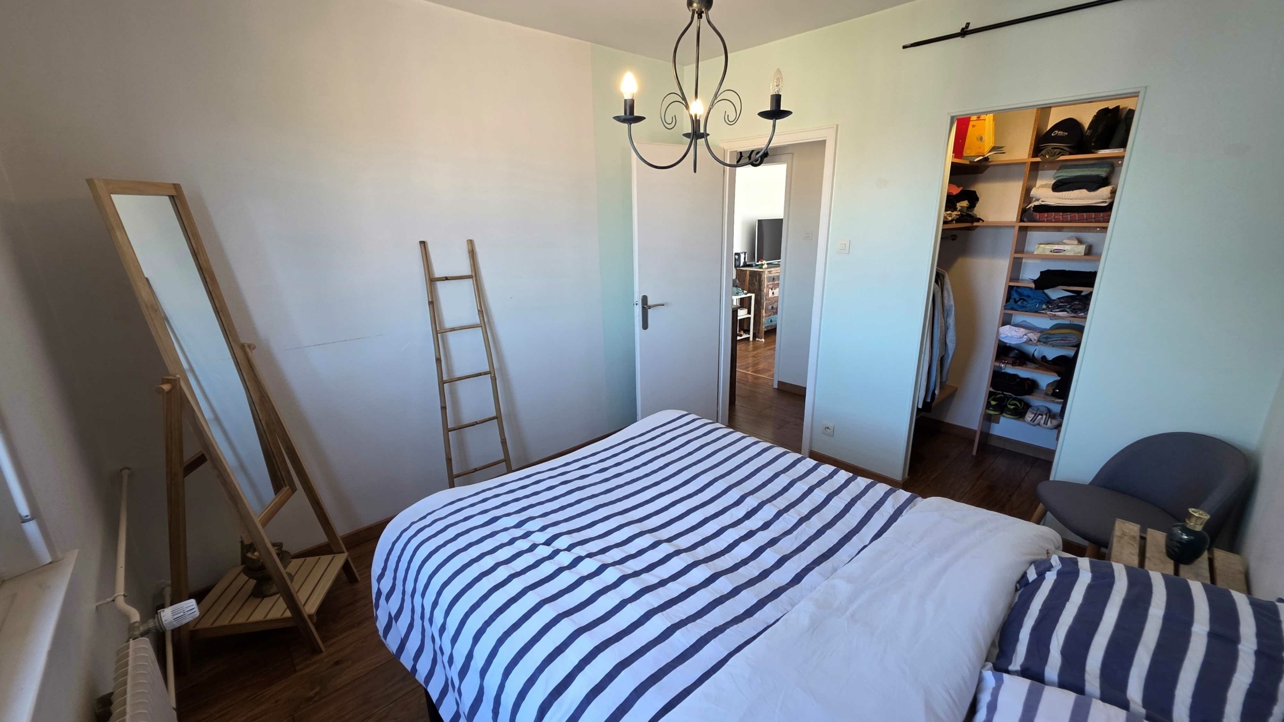 CENTRE – T3 TRAVERSANT AVEC BALCONS ET PARKING