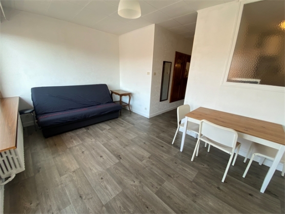 Joli F1 de 25 m² meublé avec balcon – COLMAR SAINT JOSEPH