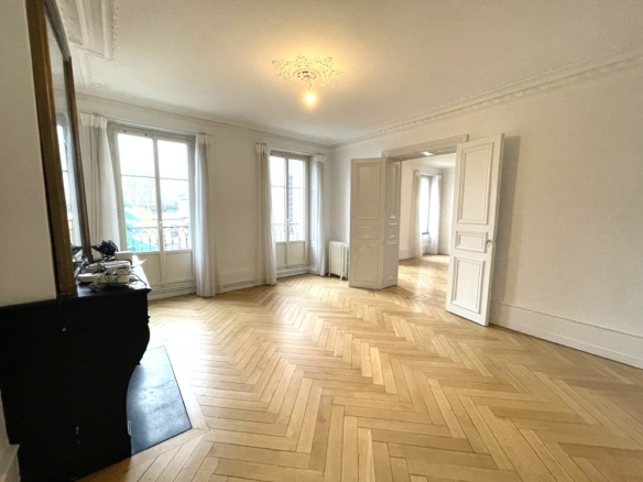 NANCY CENTRE GARE – F6 SPACIEUX AVEC BALCON, SUITE PARENTALE ET PARKING POSSIBLE
