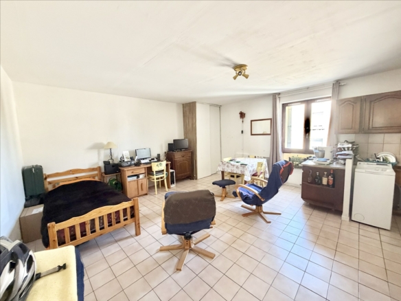 LANEUVEVILLE – STUDIO AVEC COIN CUISINE EQUIPE