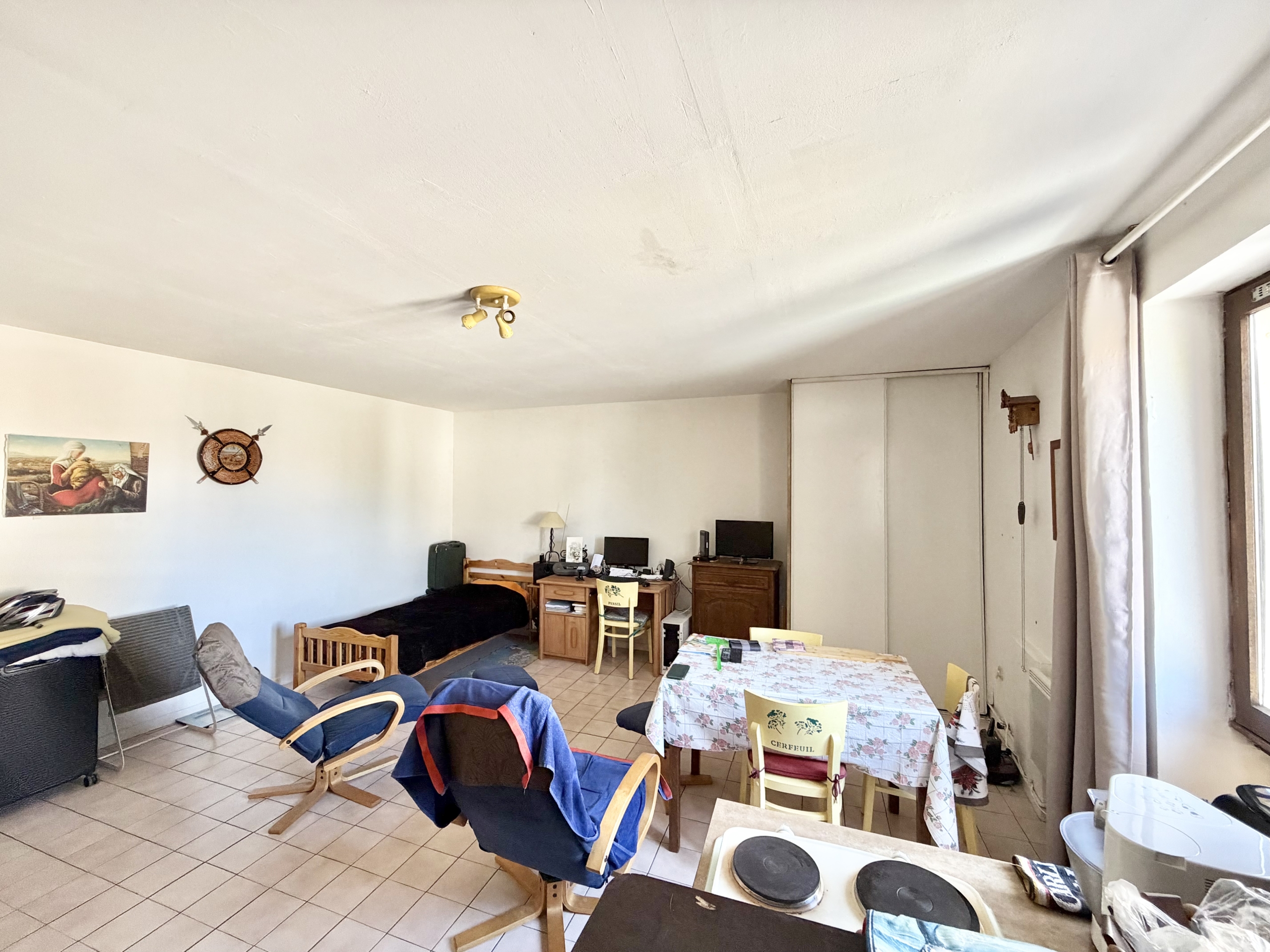 LANEUVEVILLE – STUDIO AVEC COIN CUISINE EQUIPE