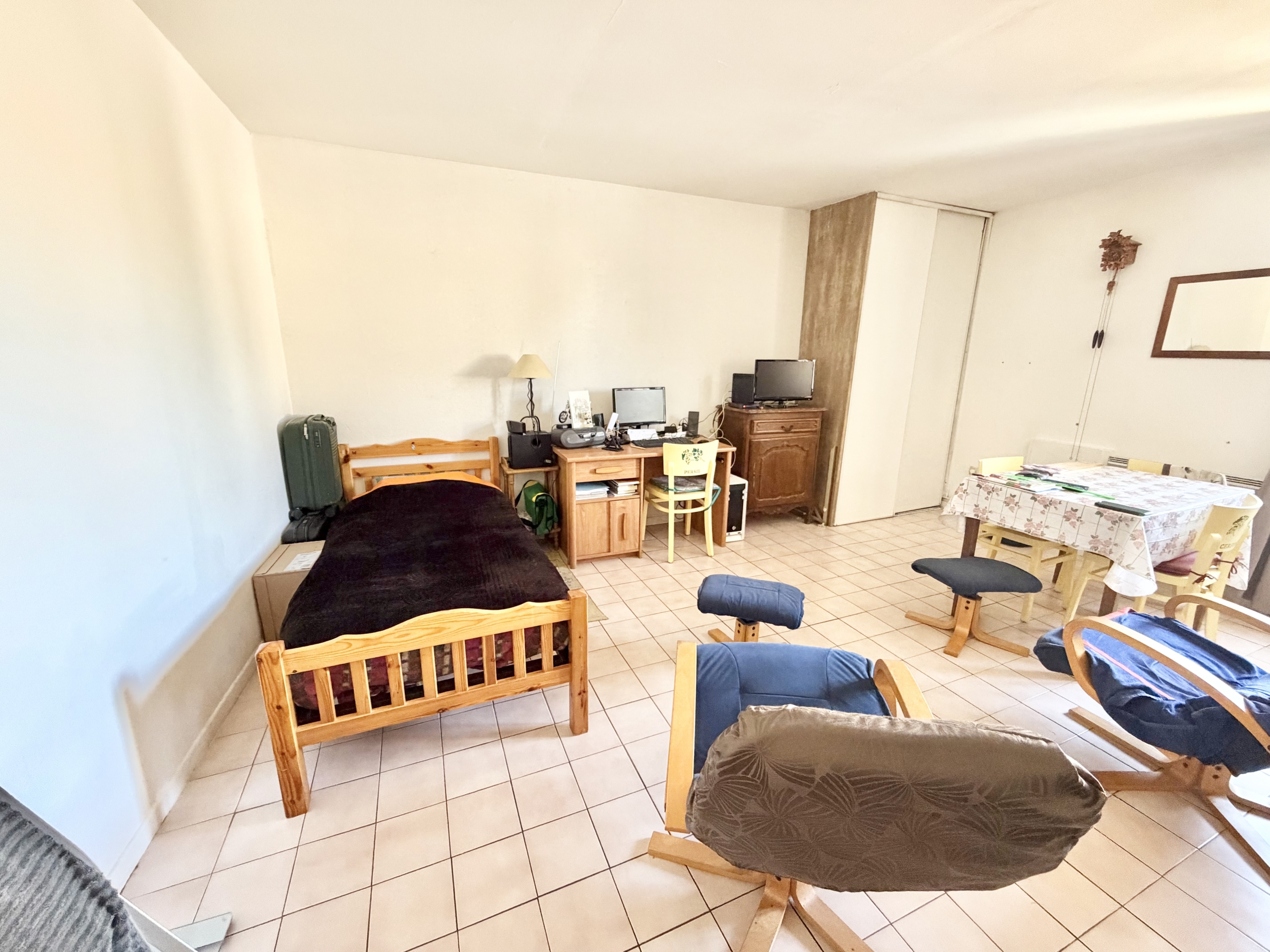 LANEUVEVILLE – STUDIO AVEC COIN CUISINE EQUIPE