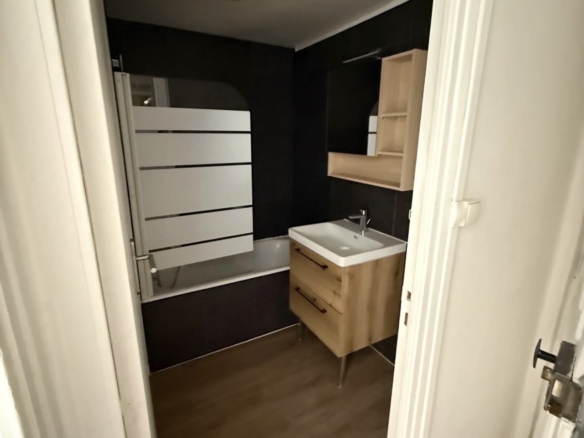 NANCY – proche Faubourg III Maisons