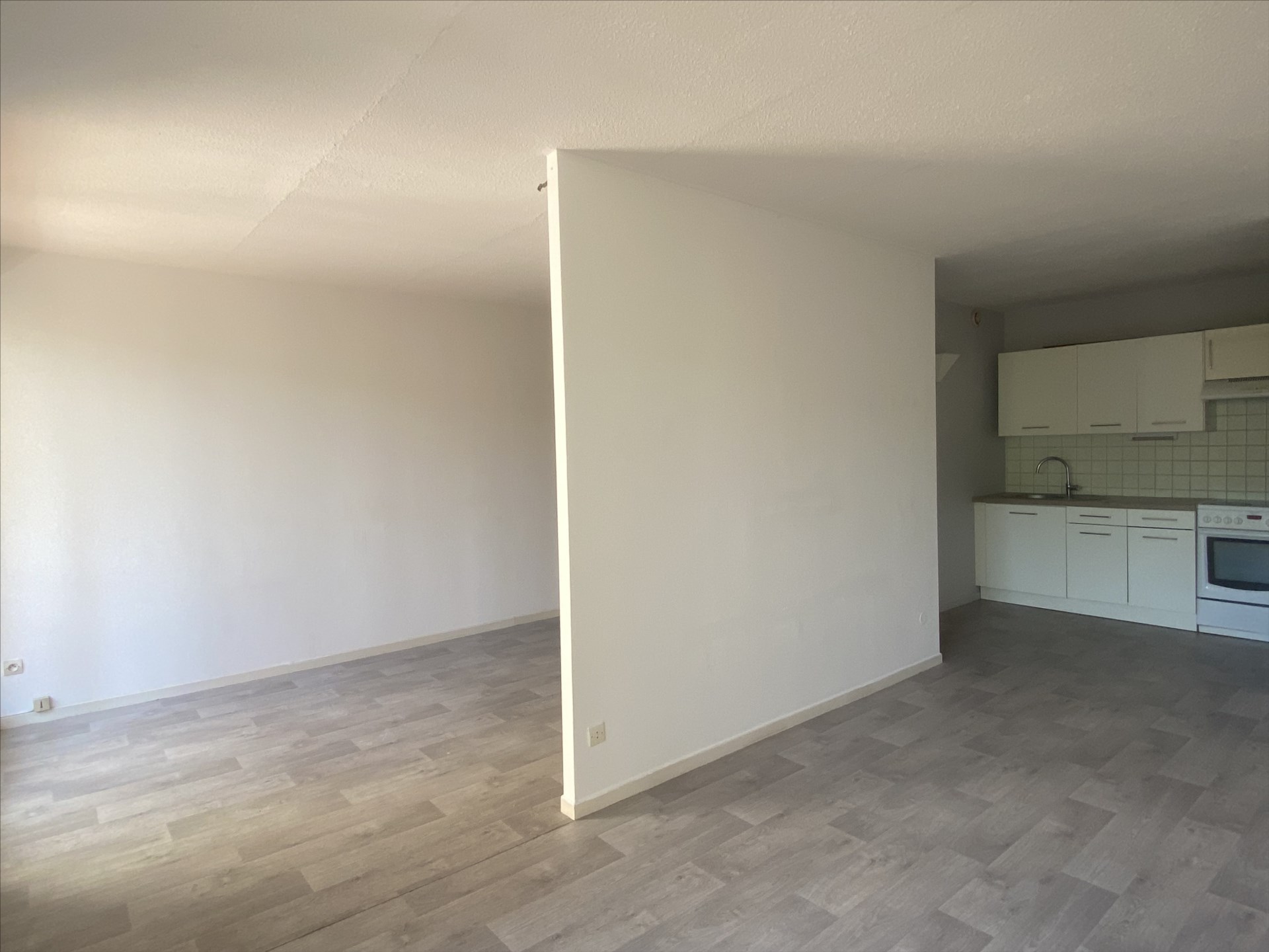 Quartier Saurupt, agréable F1 pièces avec grand balcon