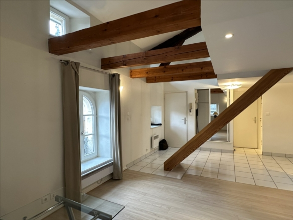 Appartement en Duplex au coeur de la Ville-Vieille / Place Saint Epvre