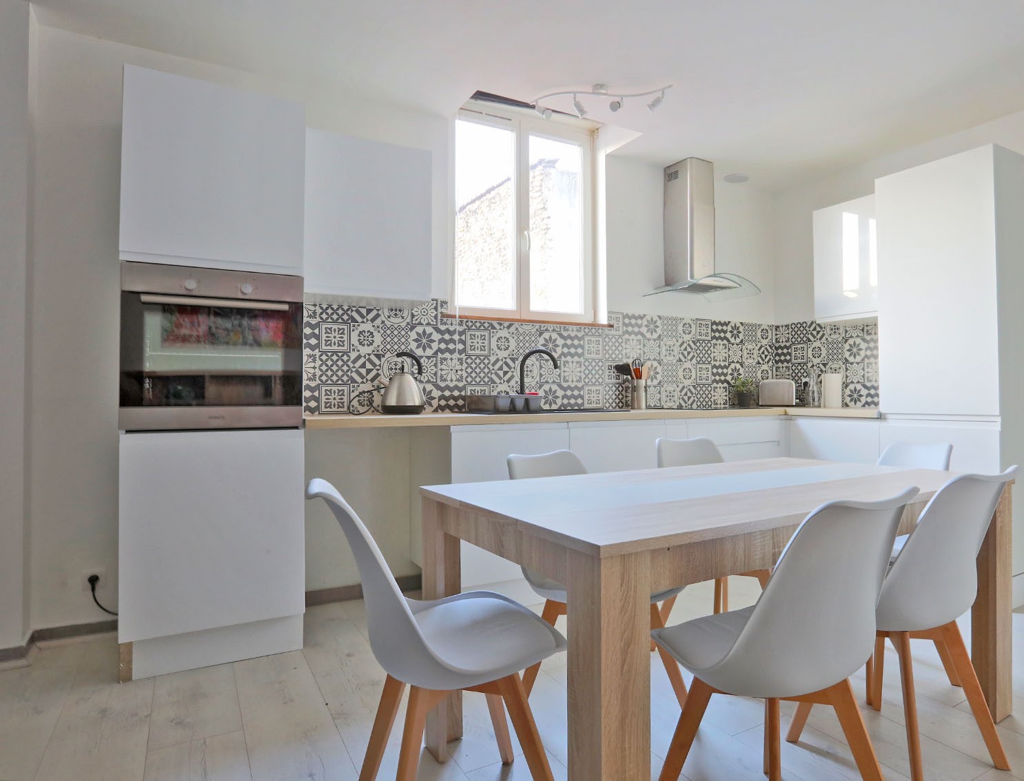 HYPER CENTRE DE NANCY, appartement en très bon état meublé 4 pièces