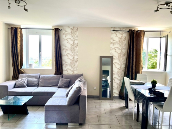 Appartement meublé 2 pièces avec places de parking LAY-SAINT-CHRISTOPHE