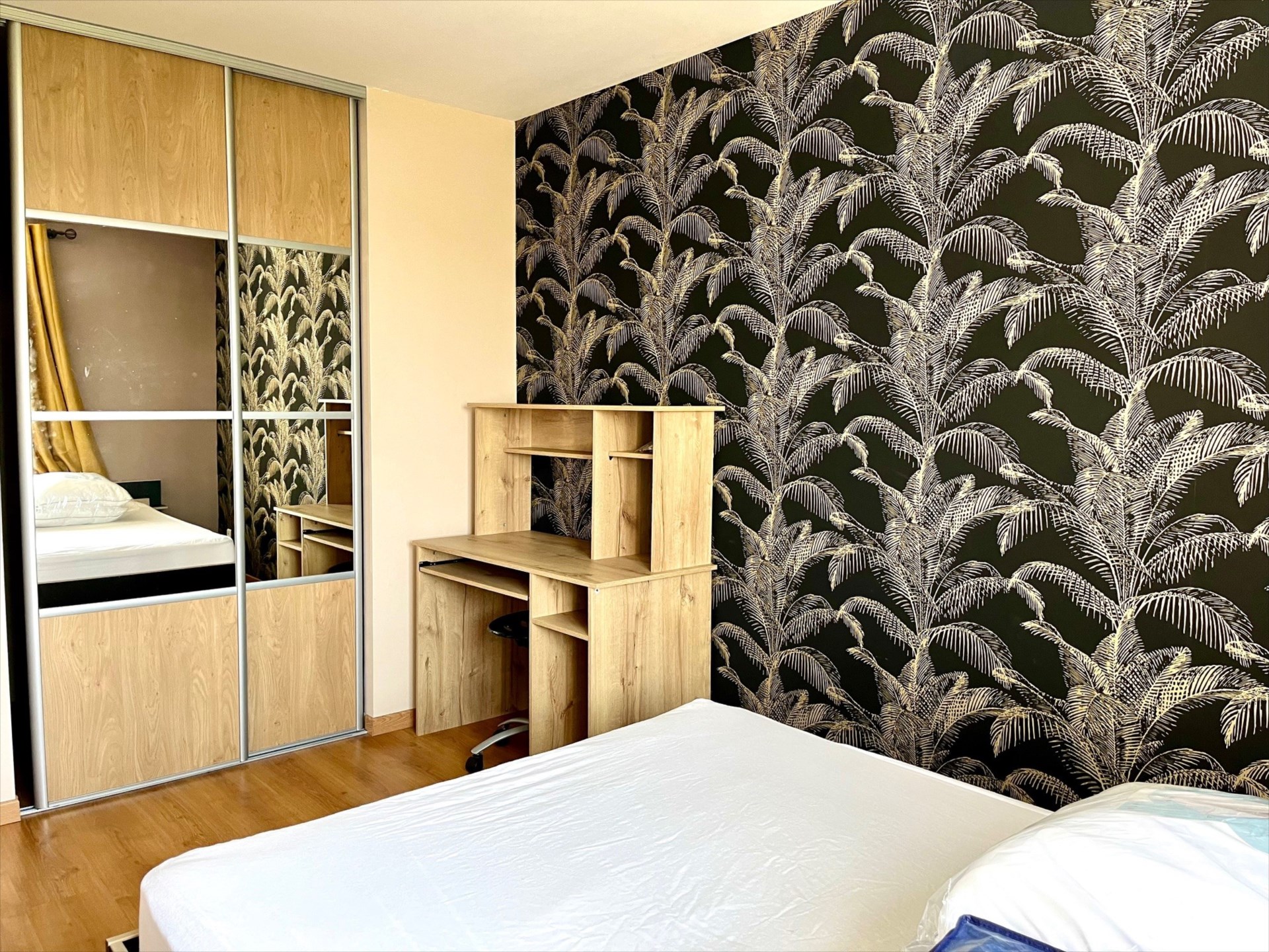 Appartement meublé 2 pièces avec places de parking LAY-SAINT-CHRISTOPHE