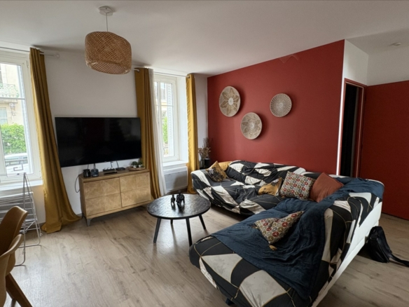 A deux pas du Campus ARTEM studio dans vaste maison