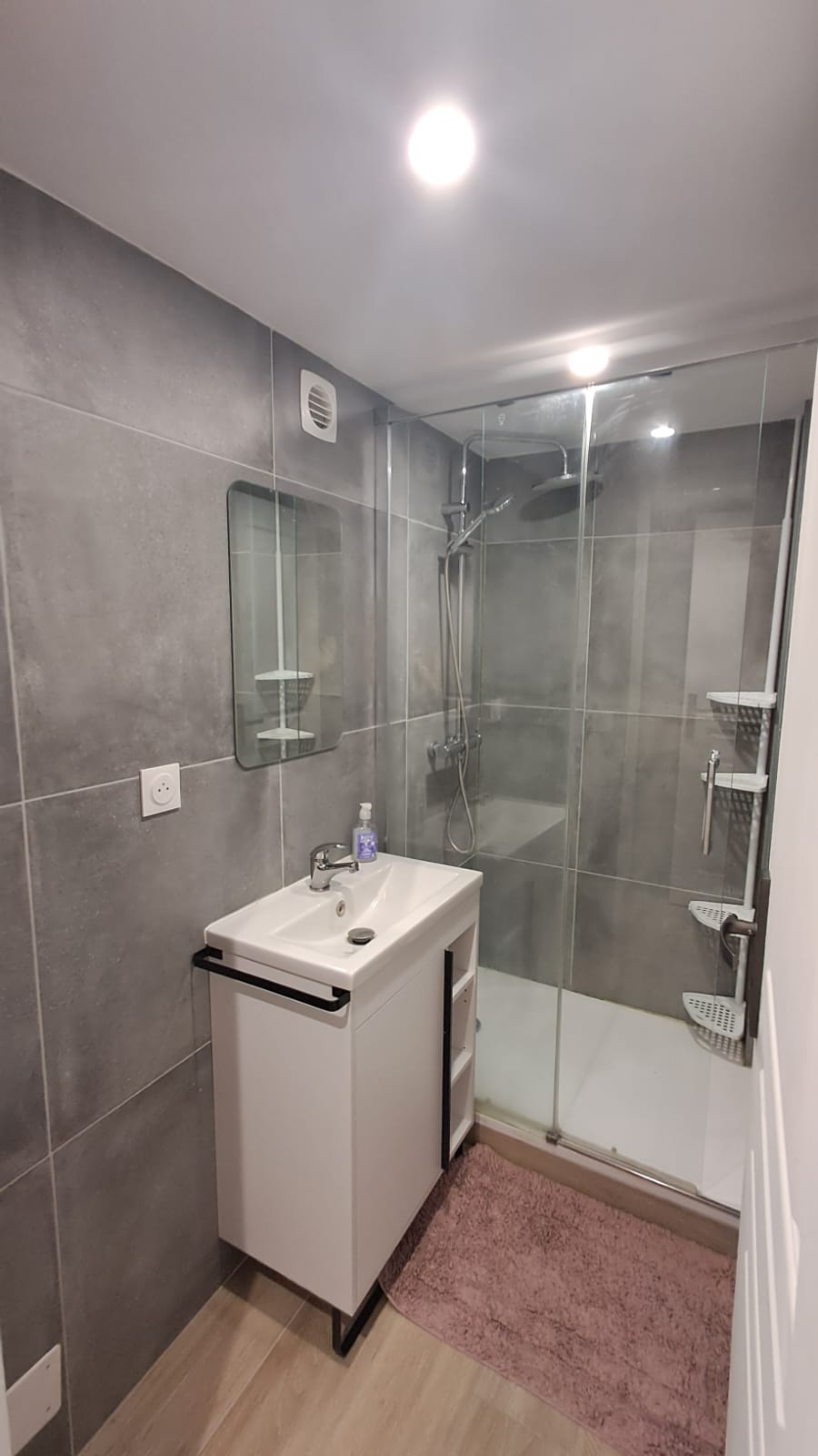 HYPER CENTRE – NANCY – APPARTEMENT 4 CHAMBRES MEUBLE