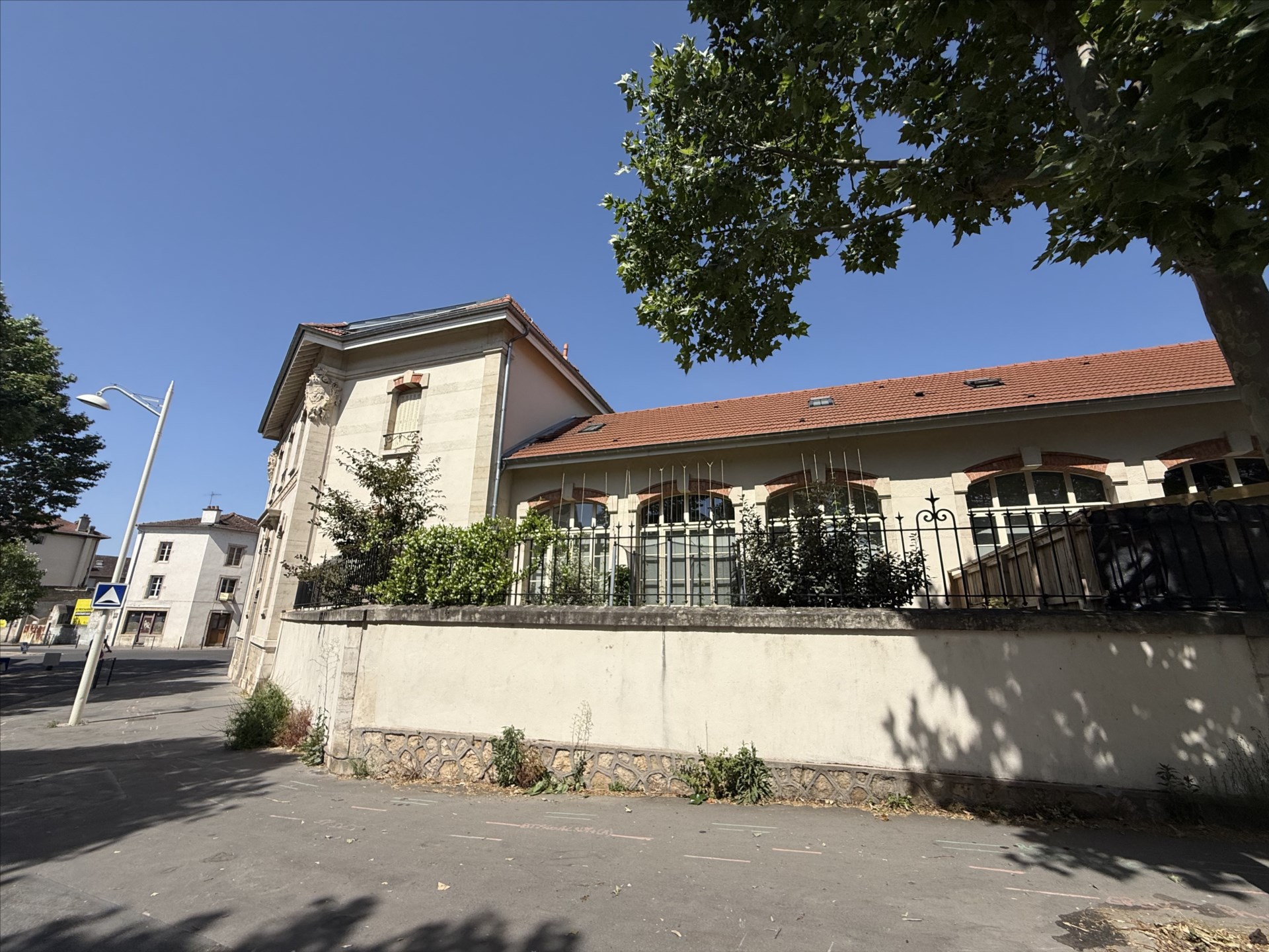 NANCY RIVES DE MEURTHE, superbe loft rénové de 100m² avec parking privatif
