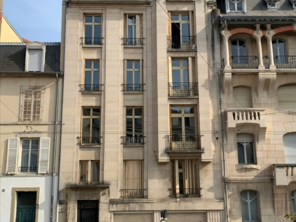 COMMANDERIE / PROCHE GARE 3 pièces de caractère rénové