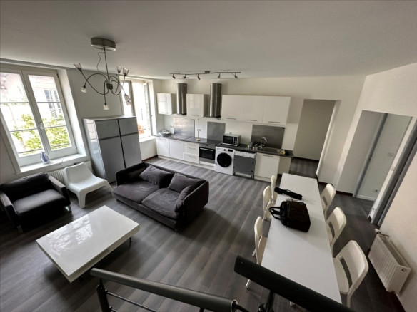 Chambre avec SDB privative dans colocation – Nancy Cours Léopold