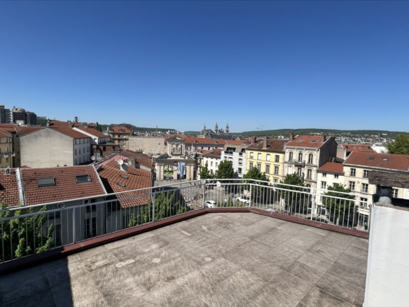 Place des Vosges à NANCY, 4 pièces entièrement rénové avec rooftop