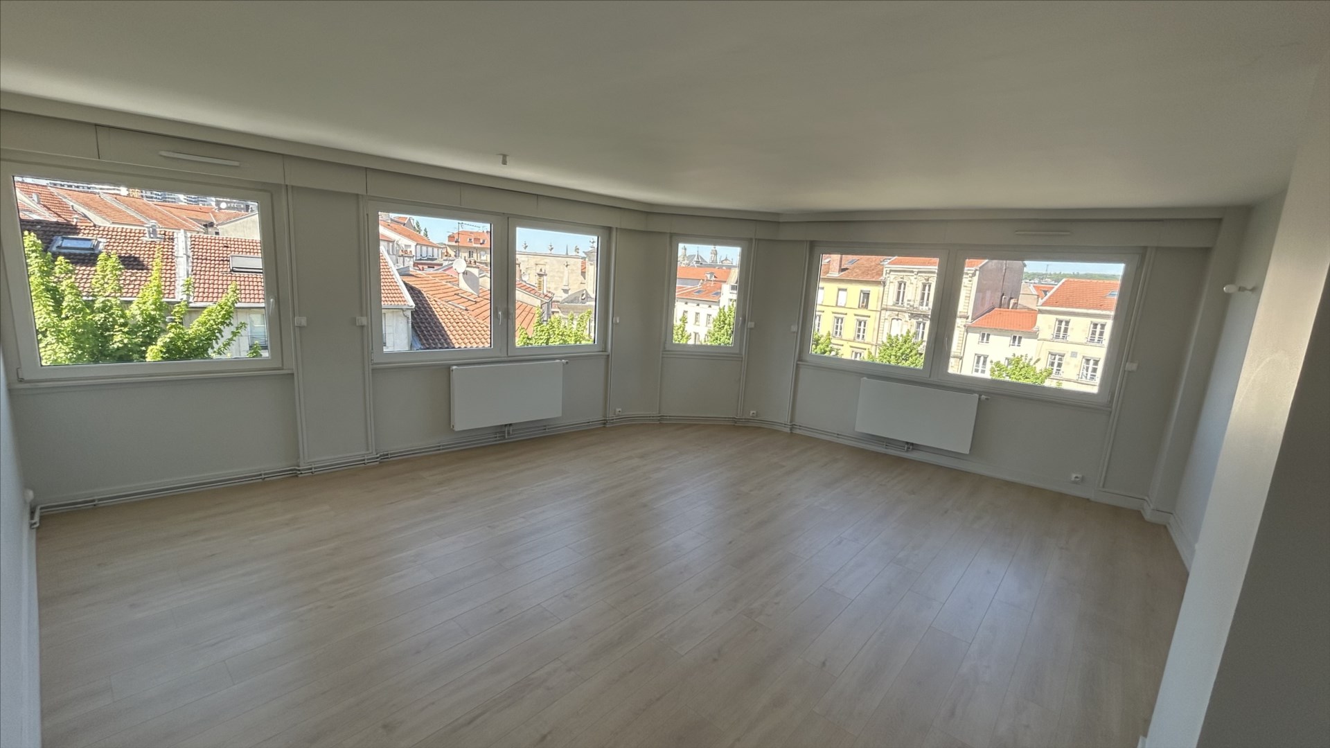 Place des Vosges à NANCY, 4 pièces entièrement rénové avec rooftop