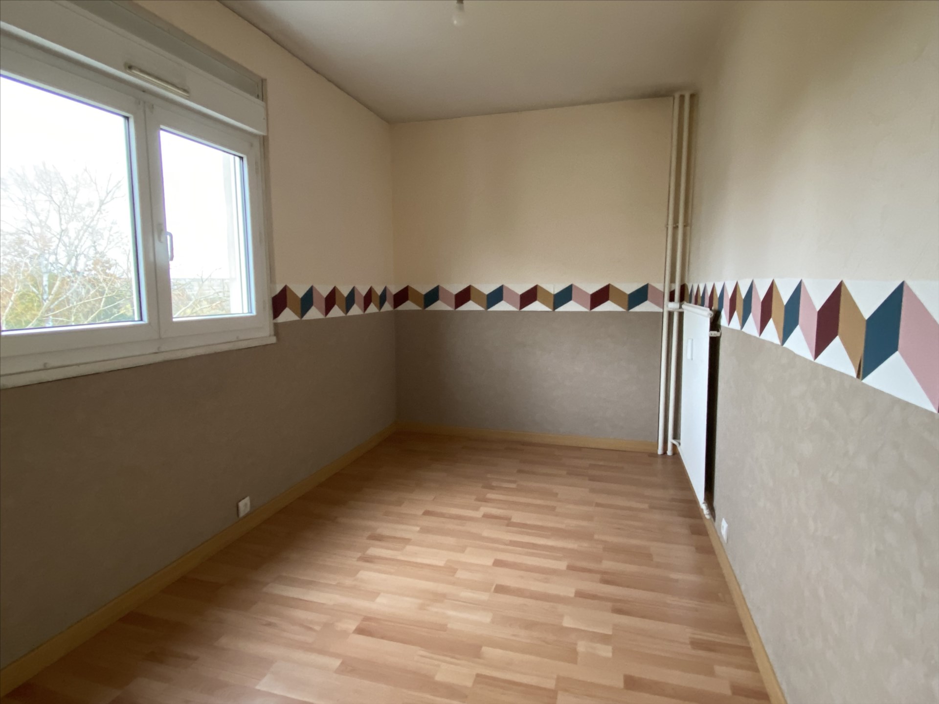 ESSEY LES NANCY T2 en très bon état avec loggia