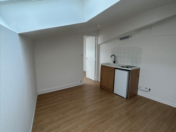 Appartement deux pièces rénové – NANCY Gare