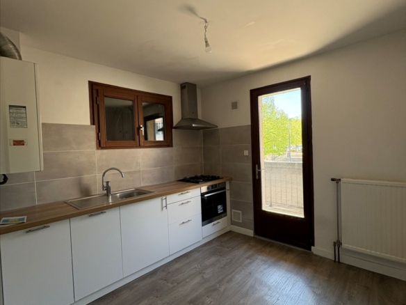 HOPITAL CENTRAL NANCY – Appartement T4 avec balcon et garage privatif