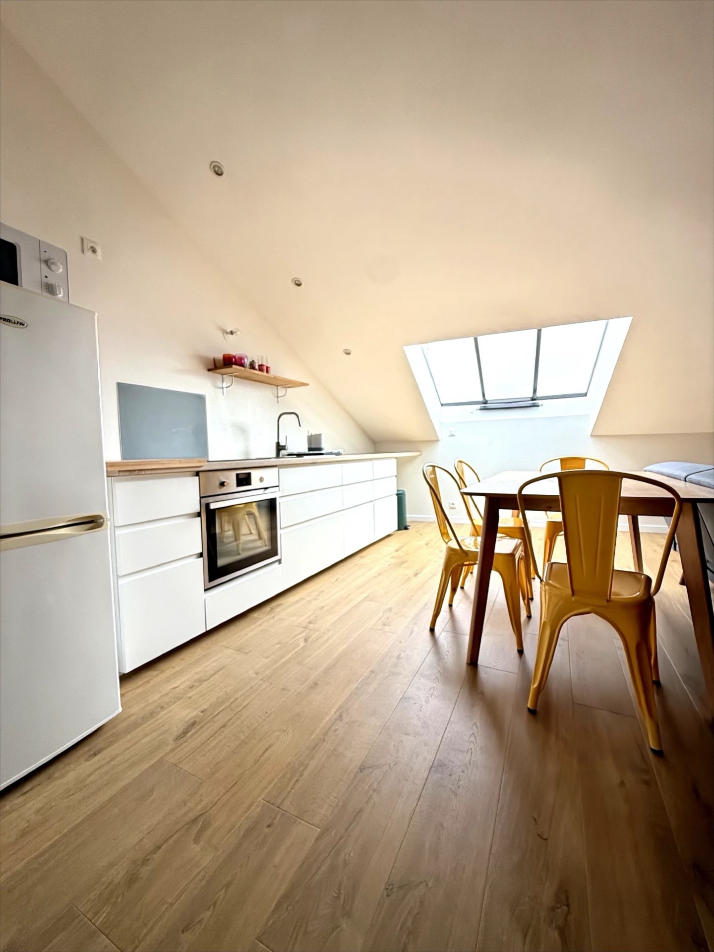 Pépinière Faubourg des III Maisons, loft 2 pièces très bon état